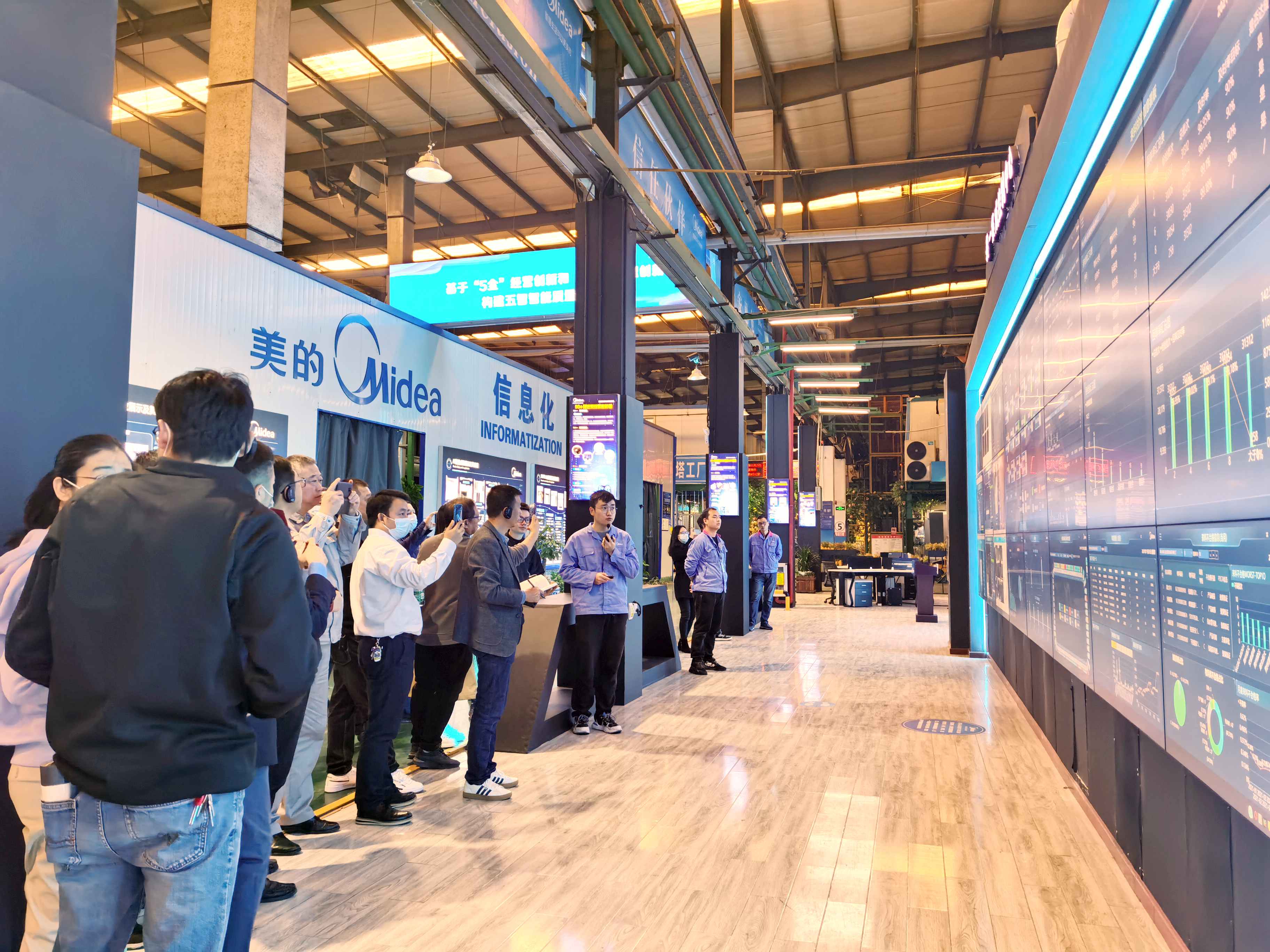 全球“燈塔工廠”！中國電信與美的集團合作的湖北荊州“5G+工業(yè)互聯(lián)網(wǎng)”項目成為全球工業(yè)典范