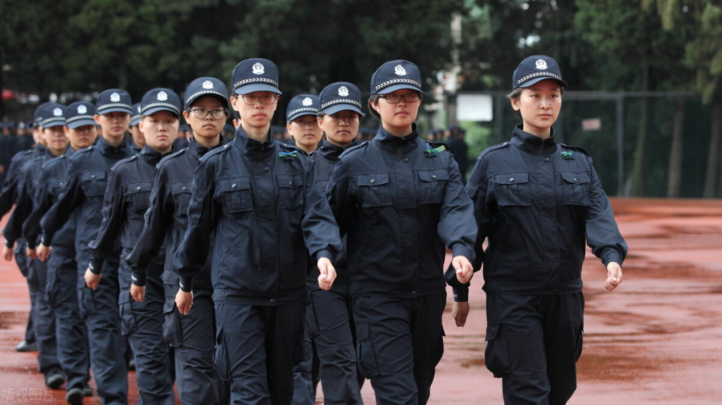 警察工資多少錢一個(gè)月（刑警一個(gè)月工資有幾萬）