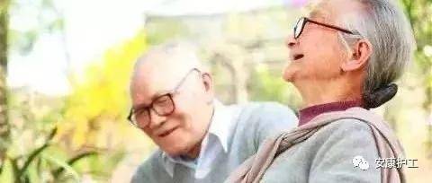 陪護(hù)老人費用標(biāo)準(zhǔn)（陪護(hù)病人必須要注意的5大細(xì)節(jié)）