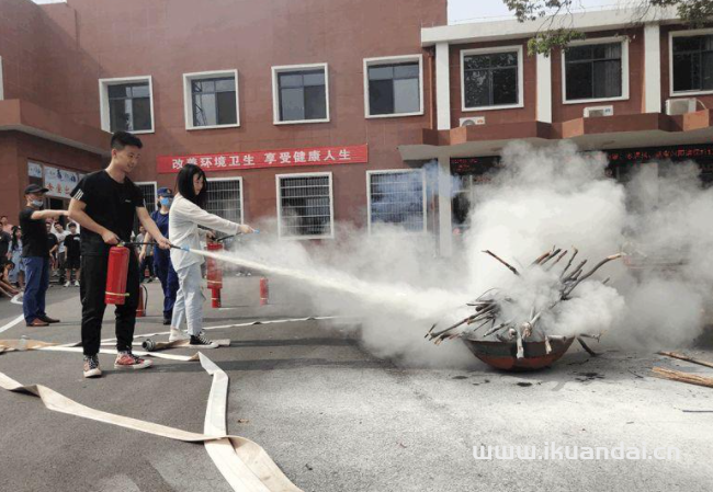 使用滅火器滅火的最佳位置是哪？(滅火器的使用方法)