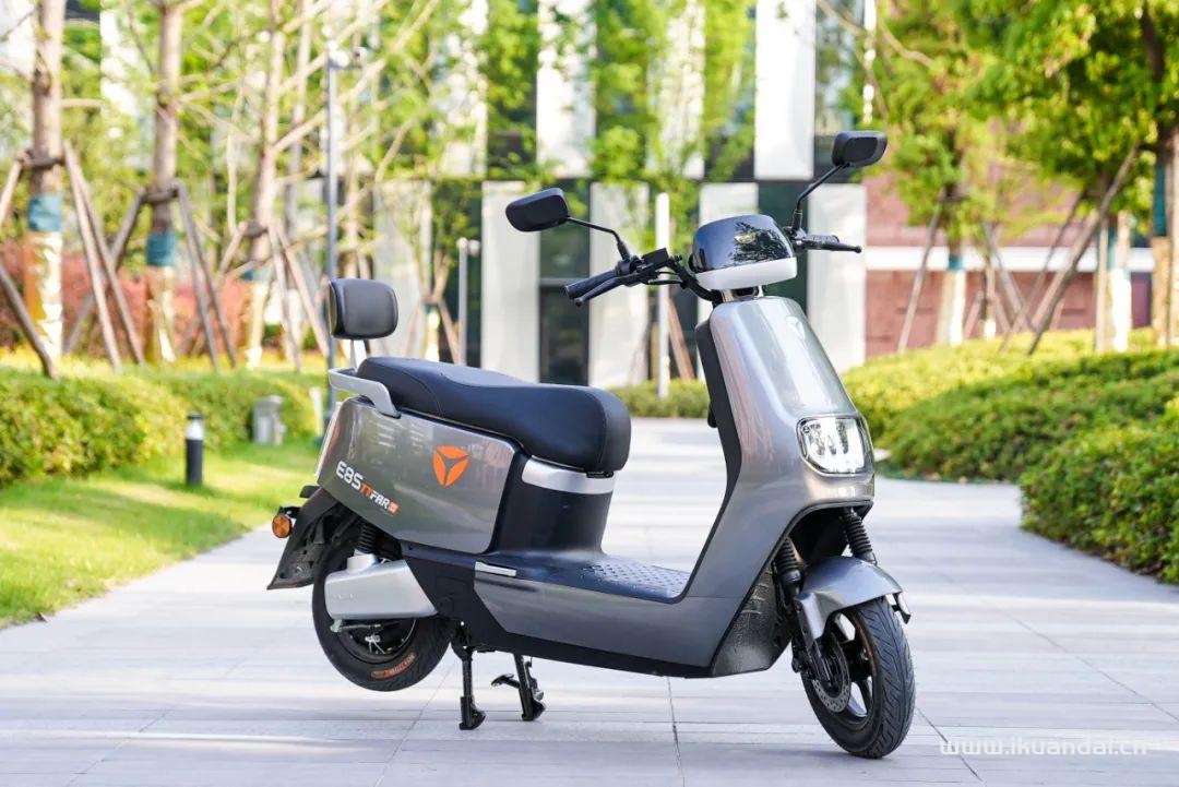 高品質(zhì)電動車推薦（3小時充滿電，續(xù)航200公里）