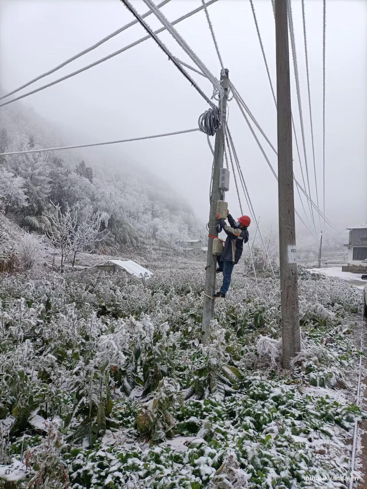 裝機、修障、整治線路（湖北恩施電信人迎來2022冬天的第一場雪）